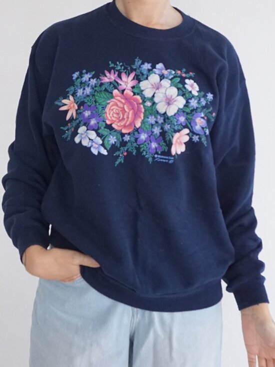 Sweaters - Vintage Jerzees Navy Floral Rose Garden Graphic Sweatshirt Cottagecore M